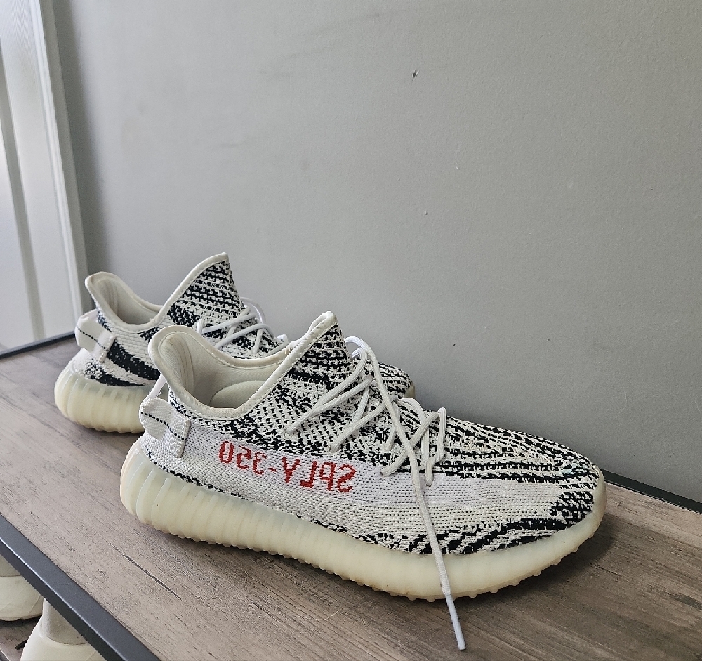 Adidas Yeezy Boost 350 V2 Zebra Sneakers